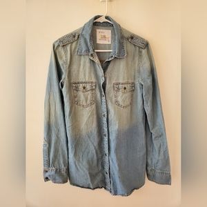 Boyfriend fit Denim Button Down Size M